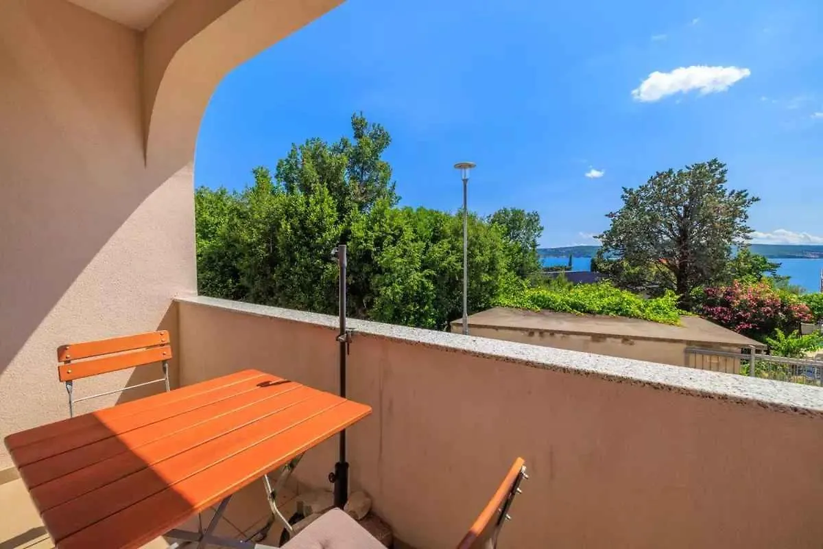 Apartment In Dramalj 51202