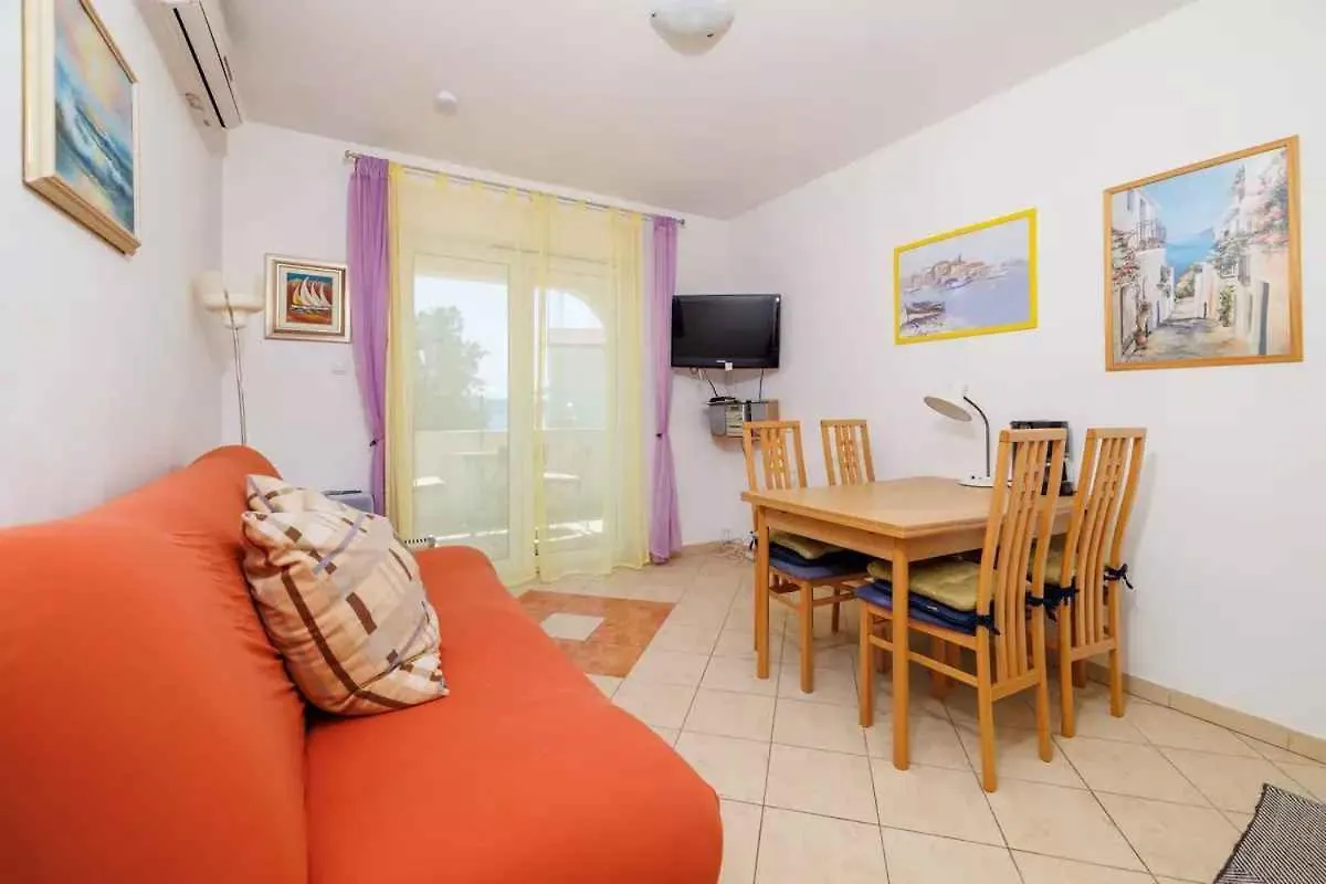 Apartment In Dramalj 51202