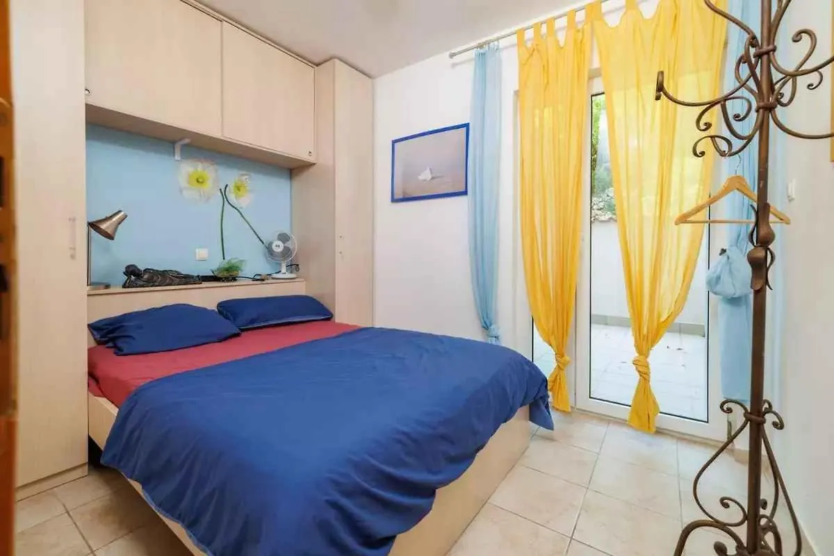 Apartment In Dramalj 51202