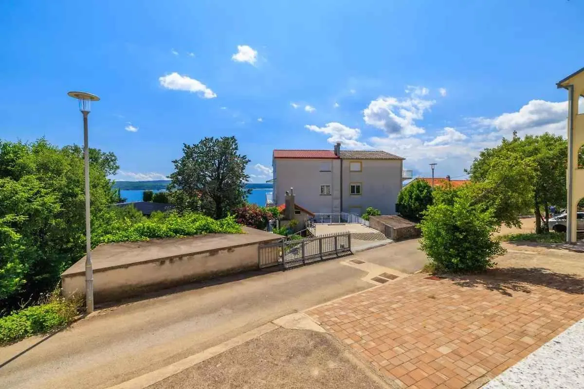 Apartment In Dramalj 51202
