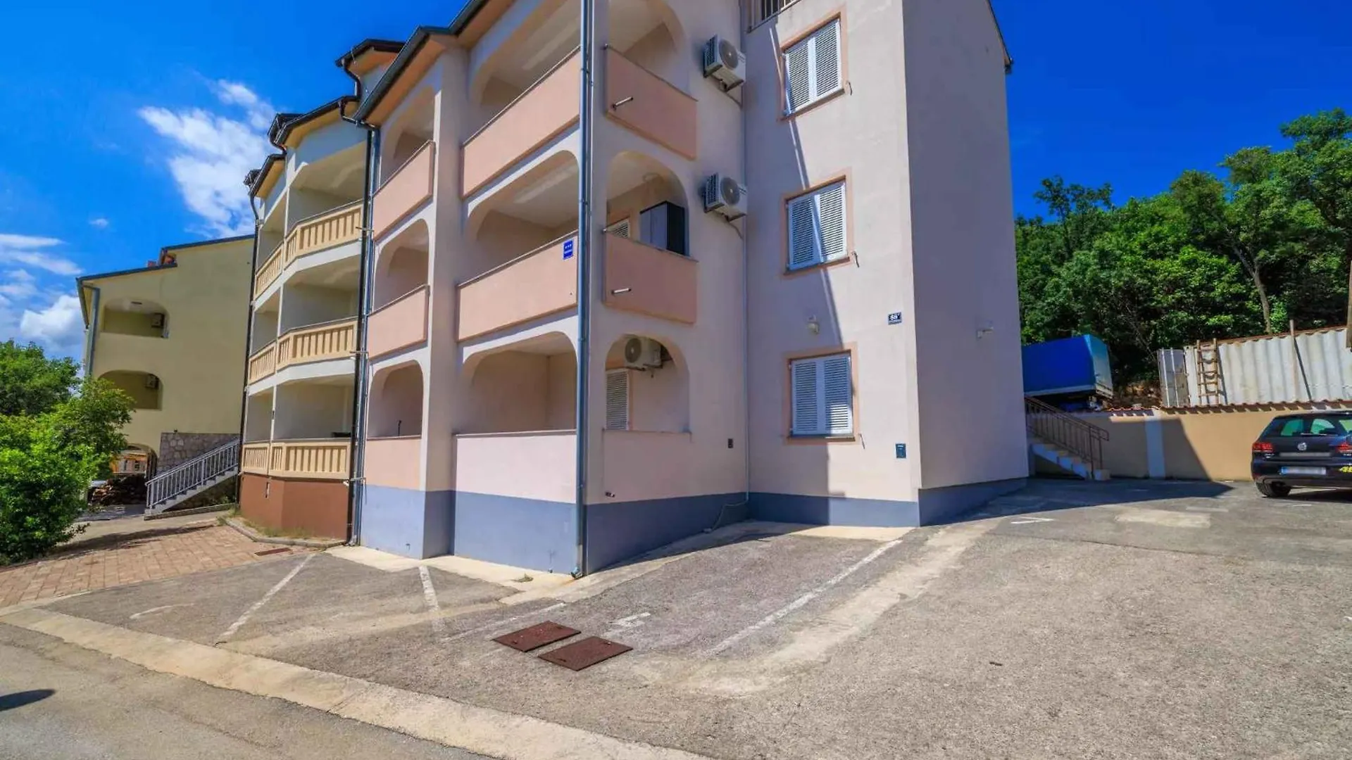Apartment In Dramalj 51202