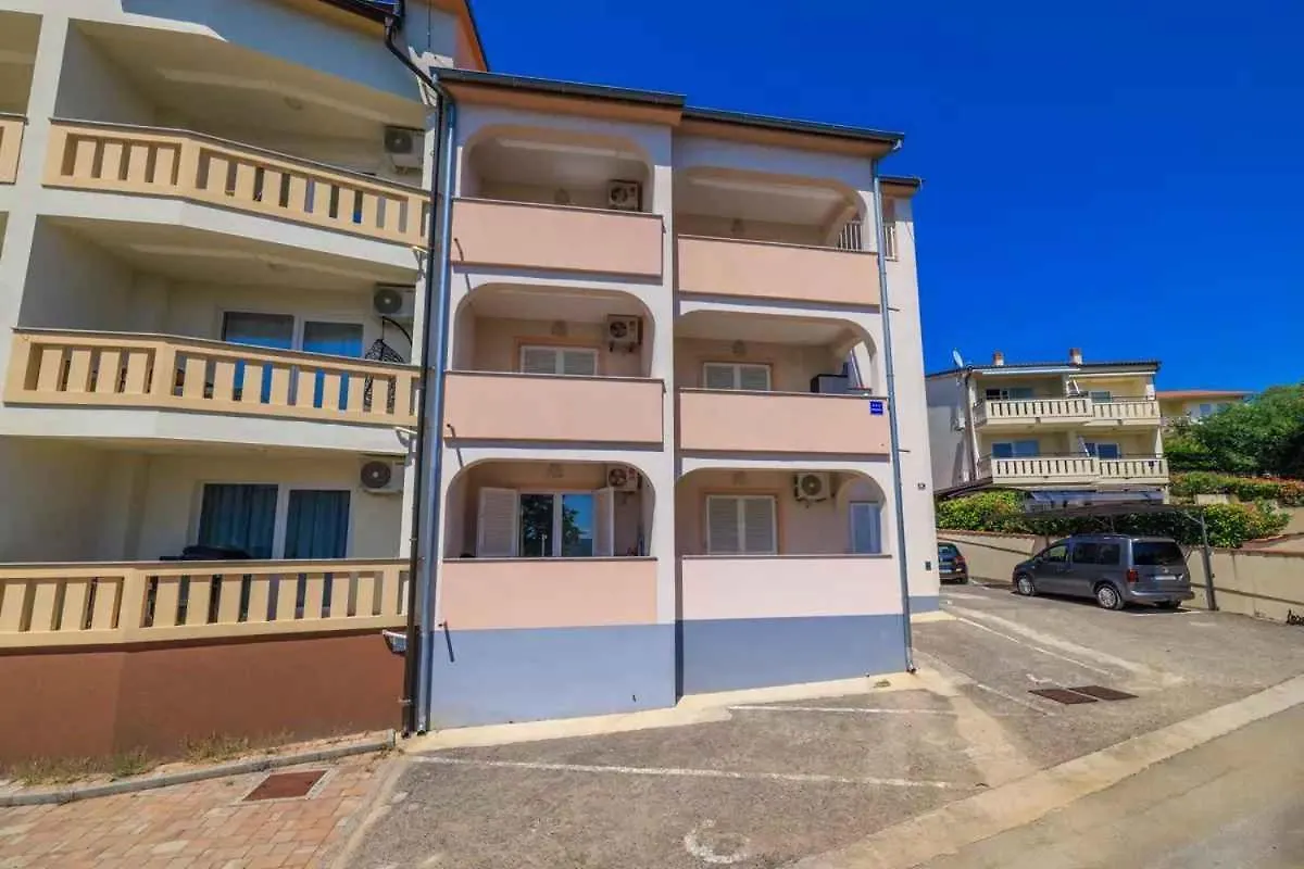 Apartment In Dramalj 51202