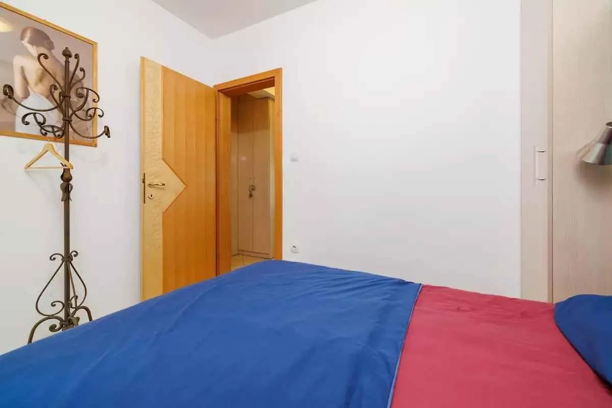 Apartment In Dramalj 51202