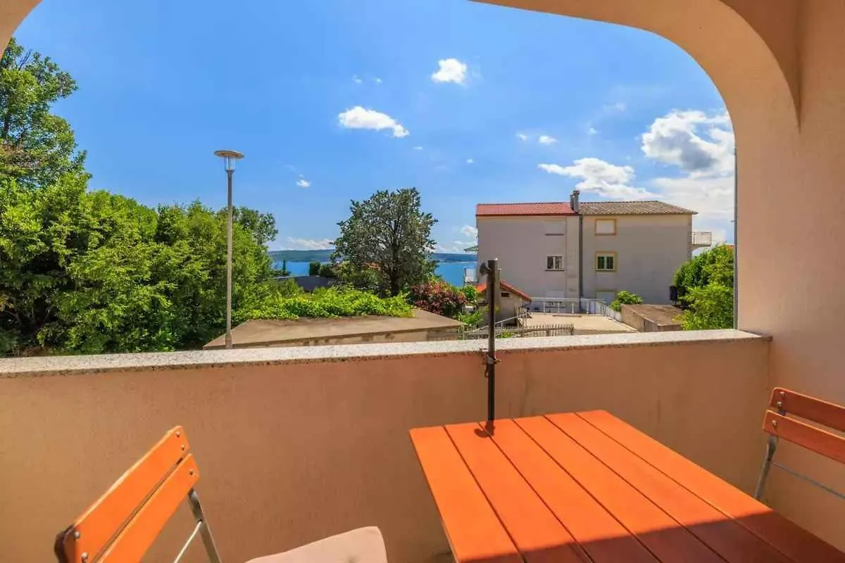 Apartment In Dramalj 51202