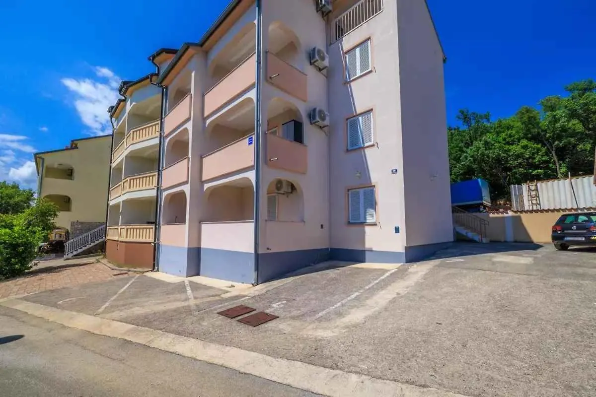 Apartment In Dramalj 51202