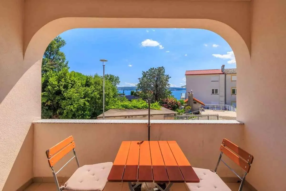 Apartment In Dramalj 51202