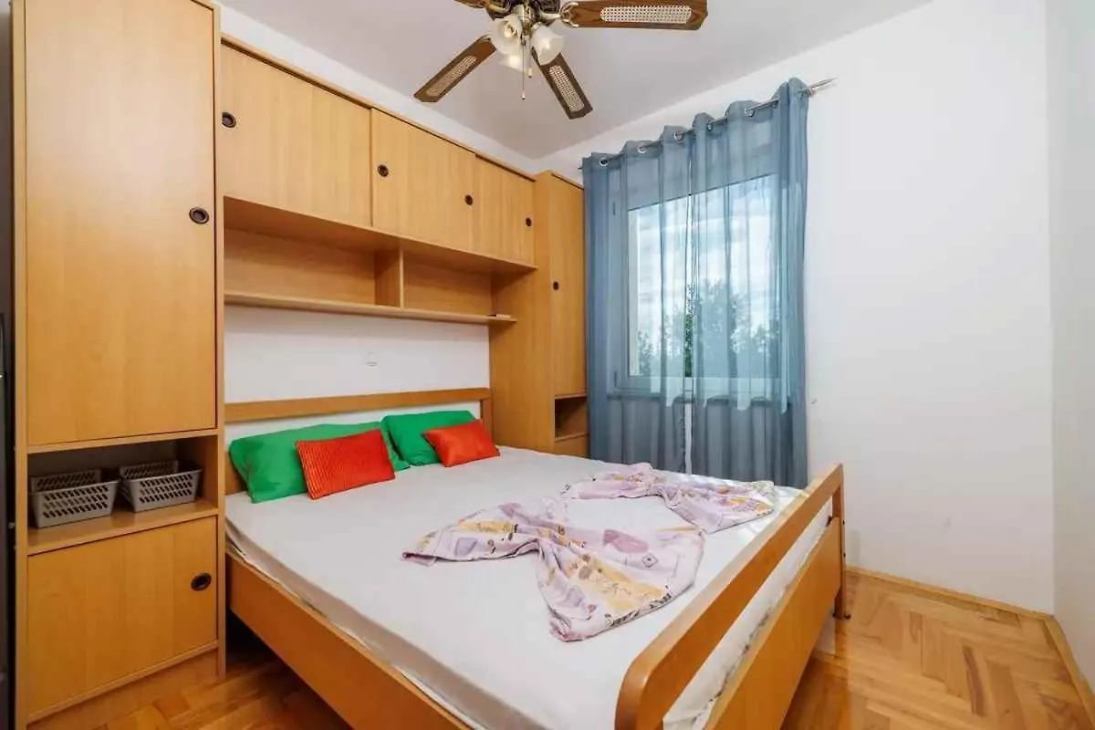 Apartment In Dramalj 51202