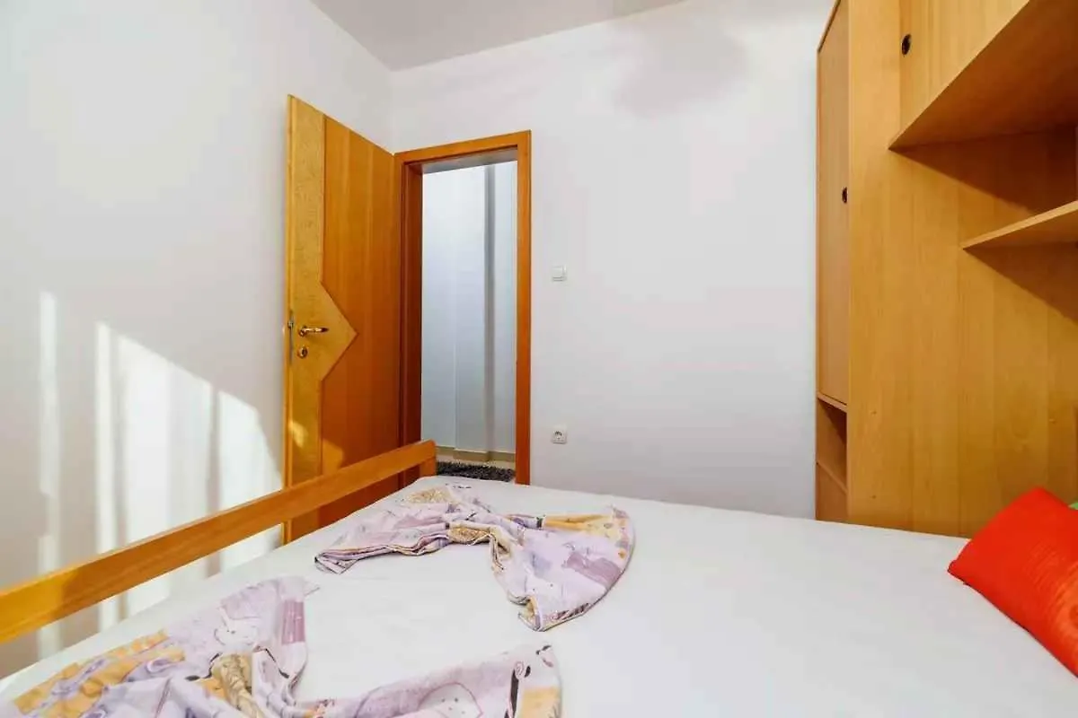 Apartment In Dramalj 51202