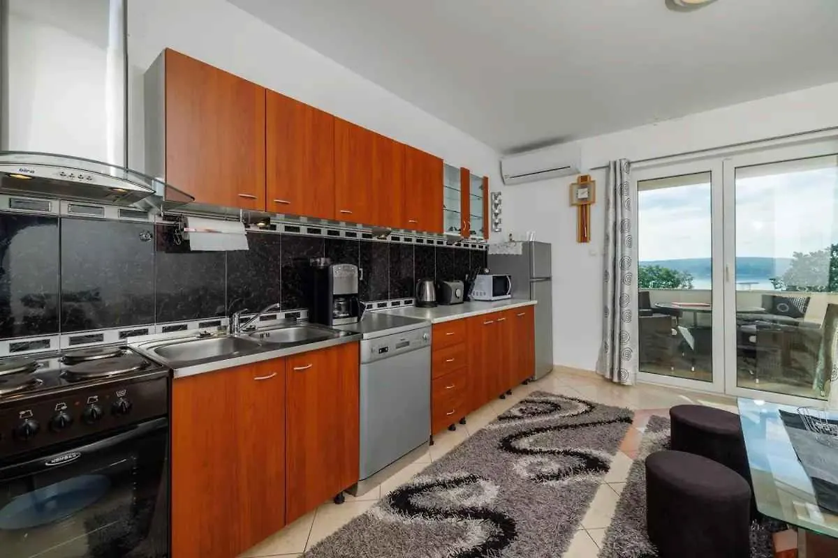 Apartment In Dramalj 51202